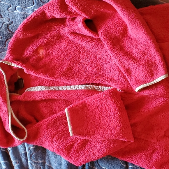 North face - Picture 1 of 4